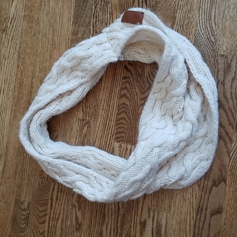 Chunky Cable Knit Infinity Scarf Cottagecore Cozy Winter Warm Fall